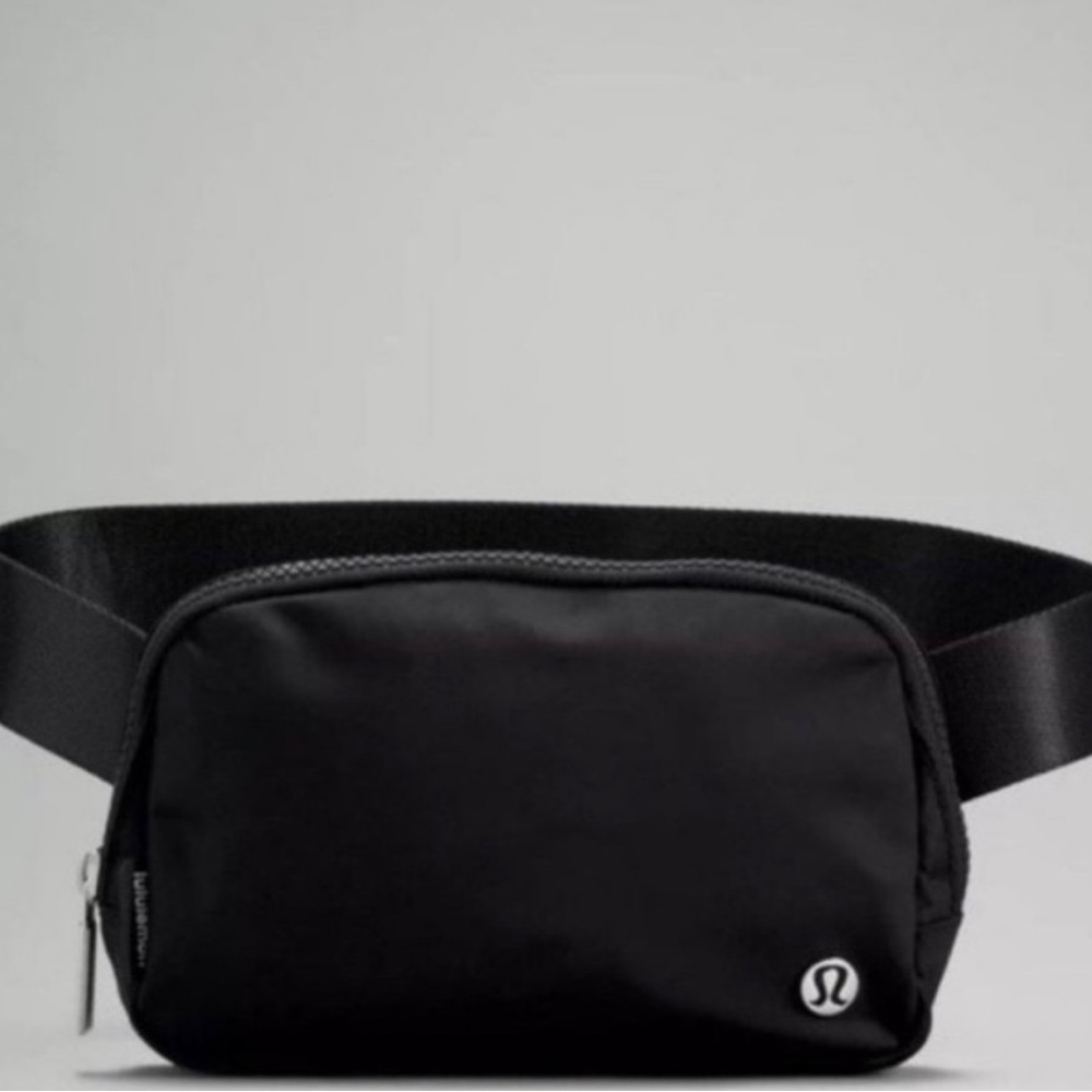 Lululemon Everywhere Belt Bag in Black